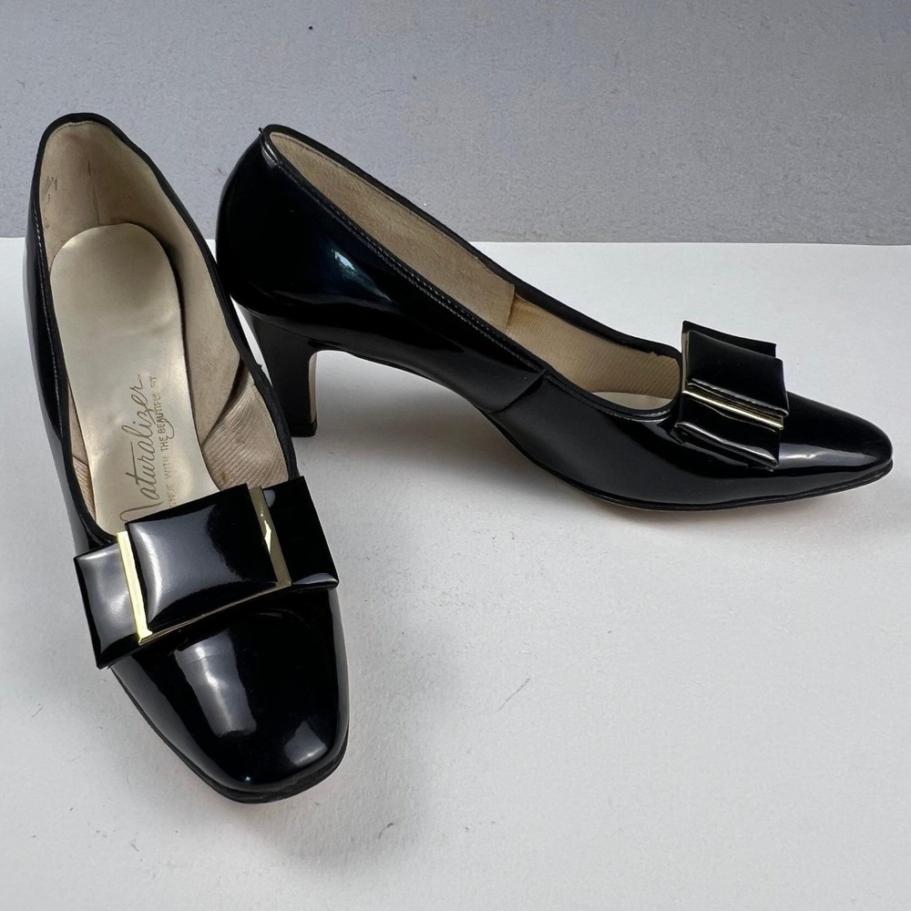 Naturalizer Pumps Womens 7 Black Patent Leather Buckle Kitten Heel Vintage Dress